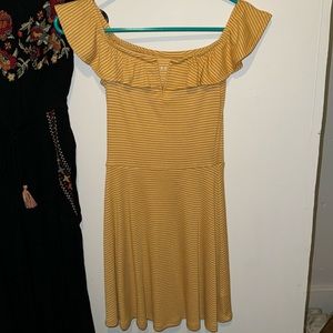 Adorable yellow striped dress xs